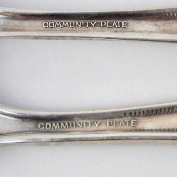 2 PC Set Oneida Community Plate Grosvenor Silverplate Sugar Spoon & Butter Knife