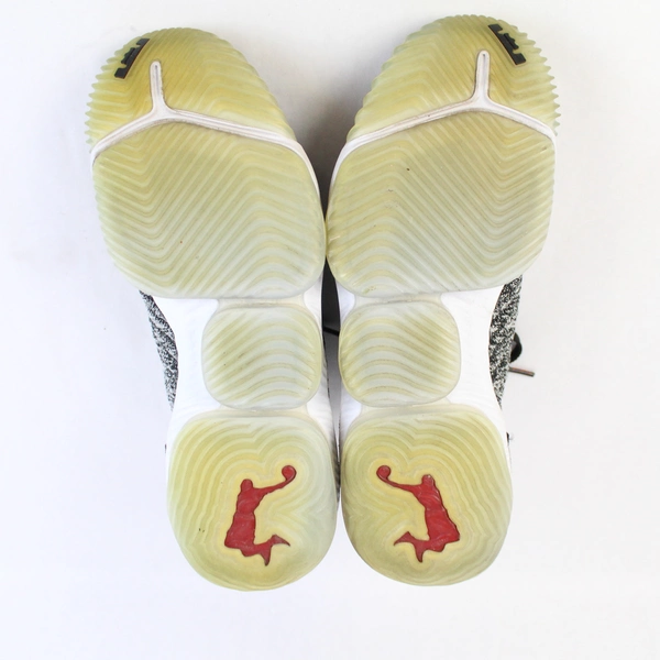 Nike Lebron BBZ 330 Basket Ball Sneakers Shoes Black White Men's Size 13