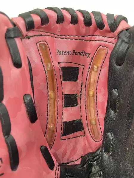 Rawlings Girl's PINK LS95P 9.5" Left Hand Baseball Glove - Pre-owned