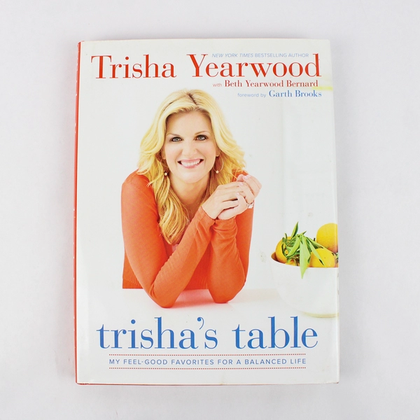 Trisha's Table by Trisha Yearwood with Beth Yearwood Bernard 2015 Hardcover DJ