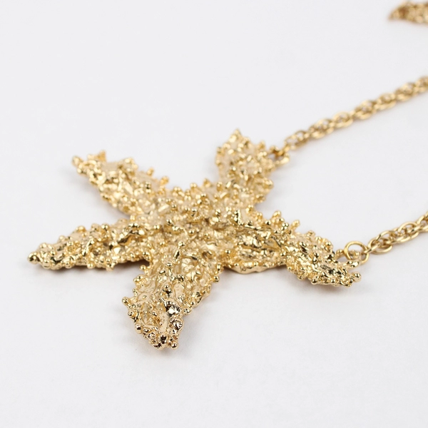 Unmarked Chunky Gold-Tone Starfish Pendant Necklace