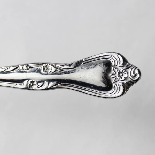 Oneida Stainless Steel Dinner Spoon Art Deco Floral Pattern - Pre-Owned