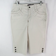 Gloria Vanderbilt Women's Size 8 White Embroidered Capri Pants - Stylish!
