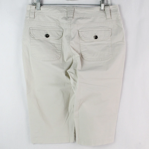 Gloria Vanderbilt Women's Size 8 White Embroidered Capri Pants - Stylish!