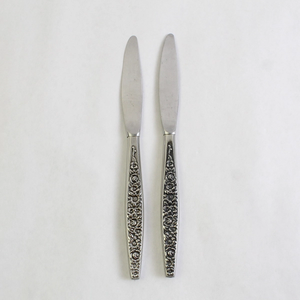 Lot of 2 International Silver Dubonnet 9" Dinner Knives Hollow Handle Stainless