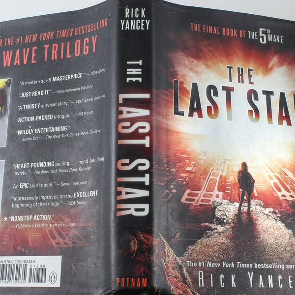 The Last Star by Rick Yancey 2016 Hardcover, Good Condition, Dust Jacket Tear