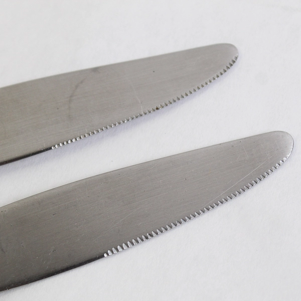 Lot of 2 International Silver Dubonnet 9" Dinner Knives Hollow Handle Stainless