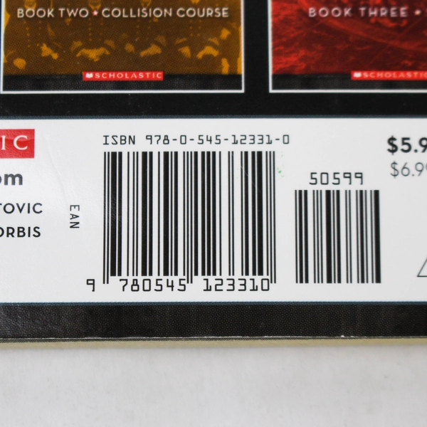 Titanic Book One: Unsinkable by Gordon Korman 2011 Scholastic Paperback