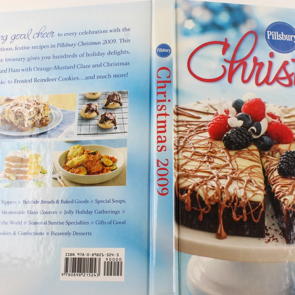 Pillsbury Christmas 2009 Hardcover Cookbook by General Mills - Baked Goods