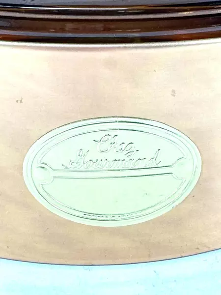 Chez Gourmand Casserole Stand With Pyrex Amber 2 Quart Casserole Dish Ad Lid