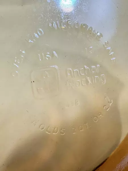 Chez Gourmand Casserole Stand With Pyrex Amber 2 Quart Casserole Dish Ad Lid