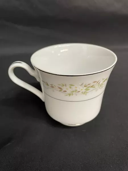 Lot of 4 International Silver Springtime Fine China Cup & Saucer Sets 326