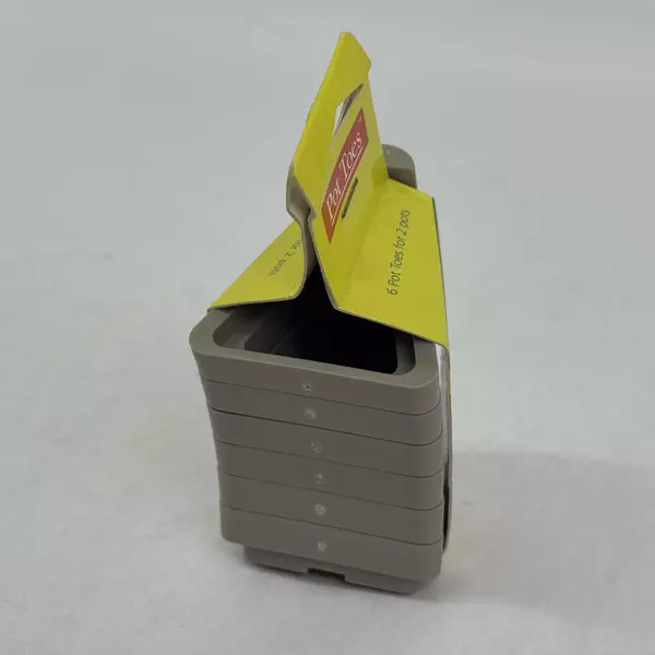 The Decksaver Pot Toes Black Pack Of 6 Light Gray