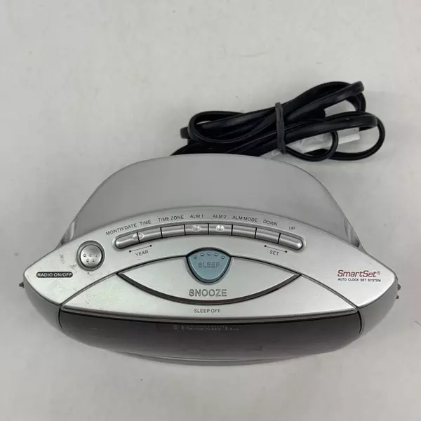Emerson Research SmartSet Dual Alarm Clock AM/FM Radio CKS3029