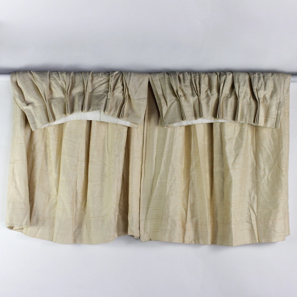 Set Of 2 Matching Unbranded Cream White Lined Fabric Curtains 42" x 44"