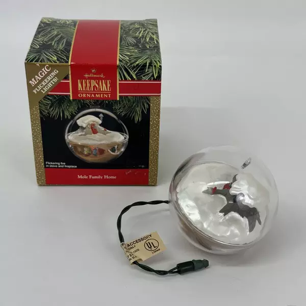 1991 Hallmark Keepsake Ornament Mole Family Home W/ Magic Flickering Lights