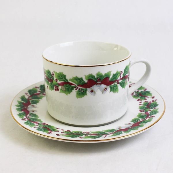Lot Of 2 Sango Christmas Holly Pattern Flat Cup & Saucer Plate Set Gold Trim