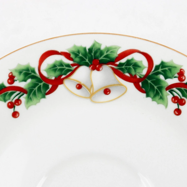 Lot Of 4 Sango Noel 1990 Christmas Pattern Cup Saucers Gold Trim 6.25" Diameter