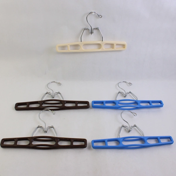 Lot of 5 Vintage Plastic Clamp Clothes Hangers Blue Brown Off-White