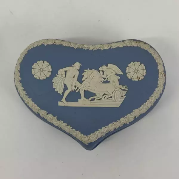 Vintage Wedgwood Blue Jasperware Covered Heart Shaped Trinket Box 5” x 3.5”