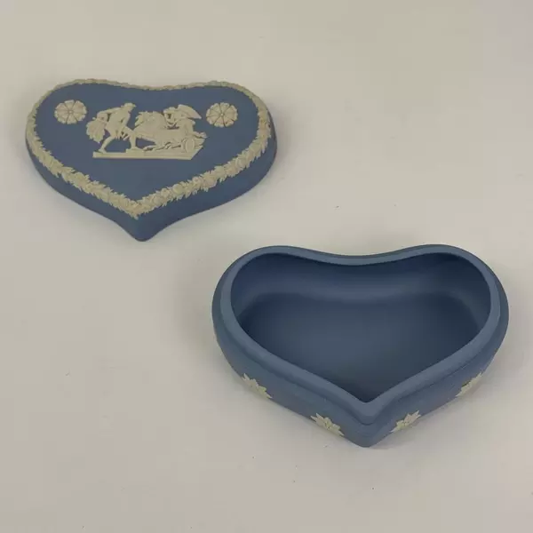 Vintage Wedgwood Blue Jasperware Covered Heart Shaped Trinket Box 5” x 3.5”