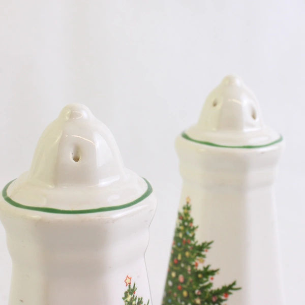 Set Of 2 Pfaltzgraff Christmas Heritage Ceramic Salt And Pepper Shakers
