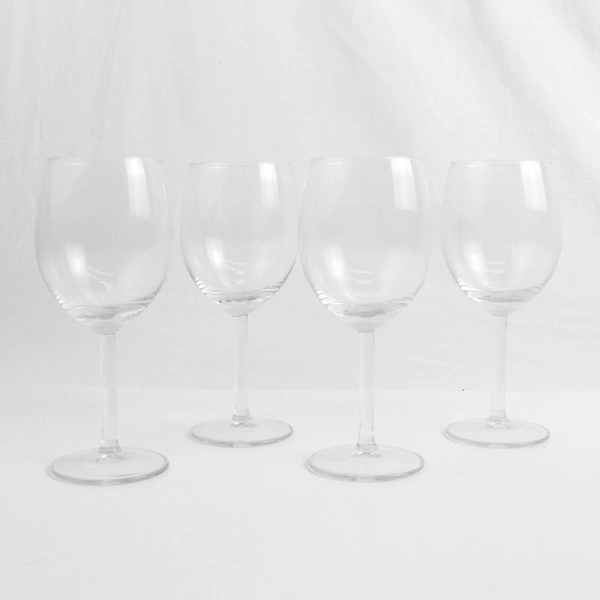 Lot Of 4 Unbranded Matching Clear Wine Glasses 7.25" Tall 3.25" Diameter