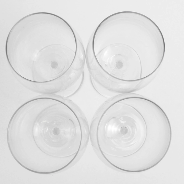 Lot Of 4 Unbranded Matching Clear Wine Glasses 7.25" Tall 3.25" Diameter