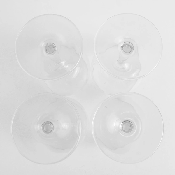 Lot Of 4 Unbranded Matching Clear Wine Glasses 7.25" Tall 3.25" Diameter