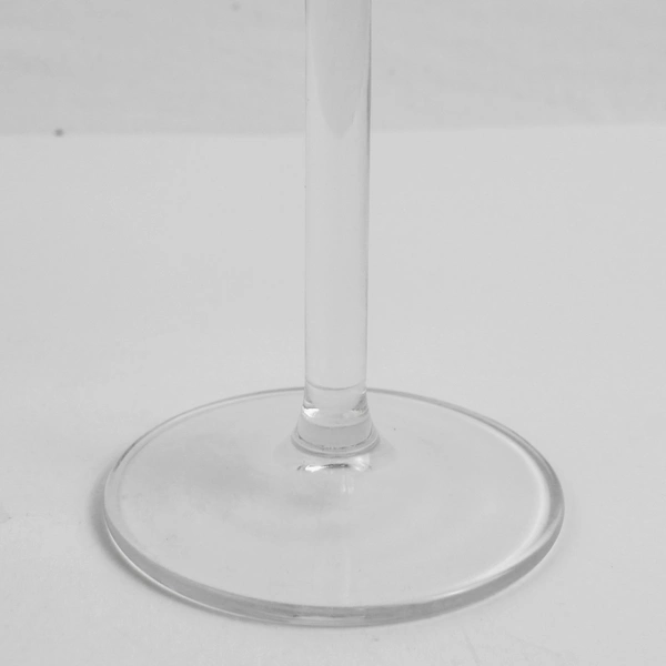 Lot Of 4 Unbranded Matching Clear Wine Glasses 7.25" Tall 3.25" Diameter