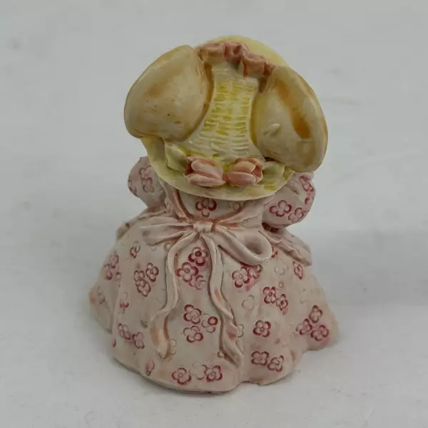 1991 Ganz Little Cheesers Aunt Marigold Eating a Cookie