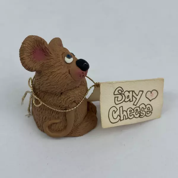 1986 Russ The Critter Factory Say Cheese Mouse Figurine