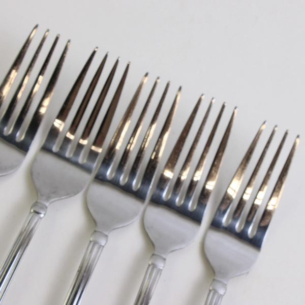 Lot Of 5 Cambridge Silver Allure (Stainless, Glossy) Flatware Dinner Knives