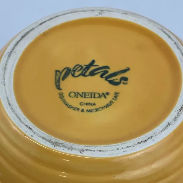 Vtg Oneida Petals Marigold Pitcher 64 Oz 7.25 Inch