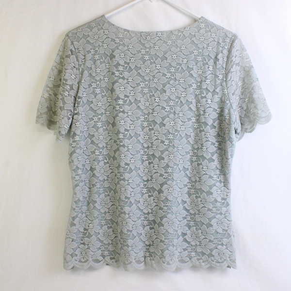 Casual Corner Gray Floral Lace Overlay Scallop Hem Blouse Women's Size Large