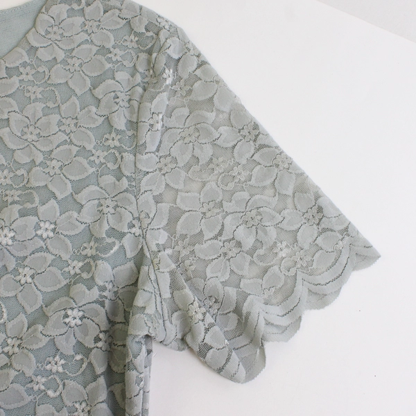Casual Corner Gray Floral Lace Overlay Scallop Hem Blouse Women's Size Large