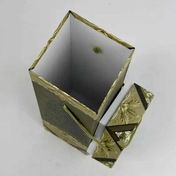 Lindy Bowman Christmas Box Tree Deco Elegant Wine Gift