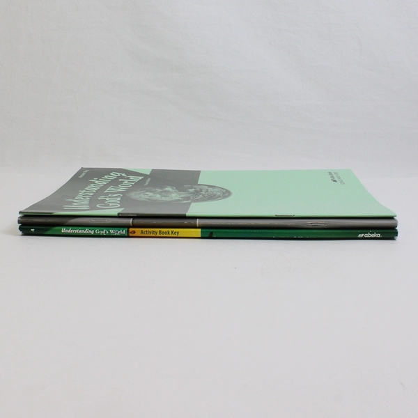 Understanding God's World 4 Lot of 3 Teacher Answer Books Grade 4 PB 2016-2018