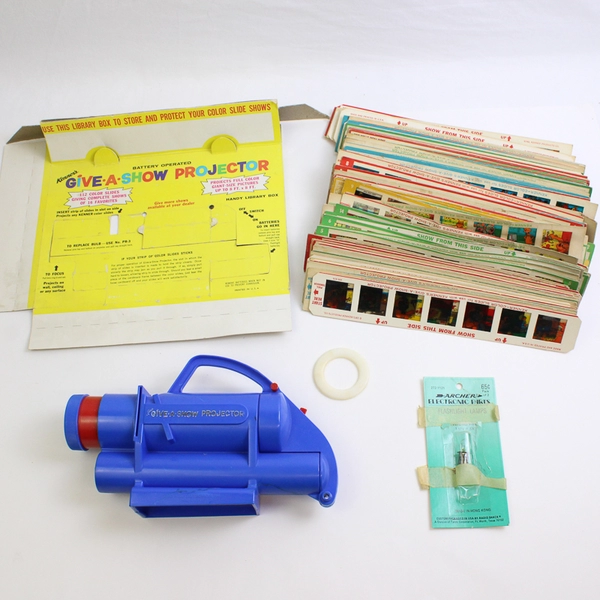 1970 Kenner's Give-A-Show Battery Operated Projector For Repair Parts FLAWED