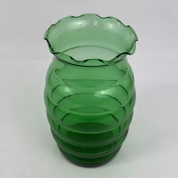 Vintage Green Glass Vase Beehive Pattern Scalloped Rim 7 Inch