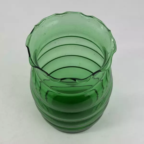 Vintage Green Glass Vase Beehive Pattern Scalloped Rim 7 Inch