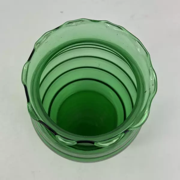 Vintage Green Glass Vase Beehive Pattern Scalloped Rim 7 Inch