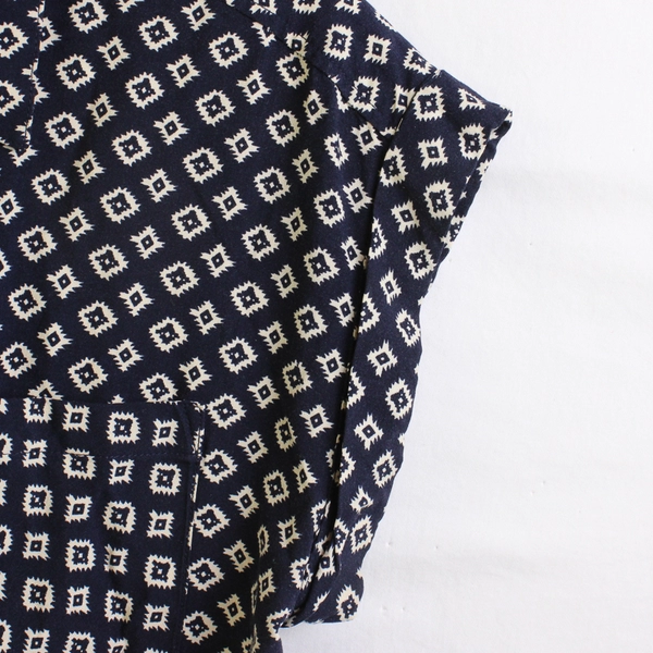 Jachs Girlfriend Navy Blue and Off-White Cap-Sleeve Blouse Women's Small