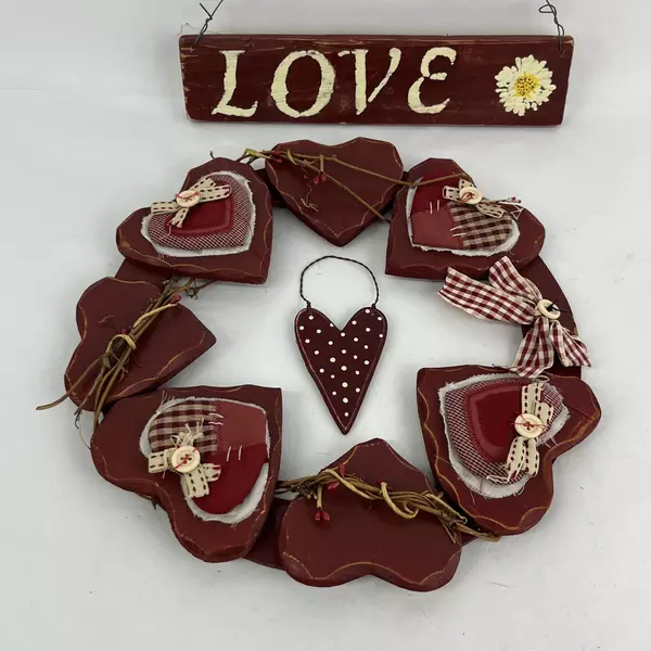 3-Piece Burgundy Wood Hanging Valentine's Day Love Wall Décor Set Hearts