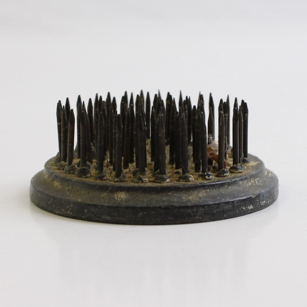 Flower Frog Dazey No. 52 Needle Sharp Heavy Metal Vintage 2" x 1"