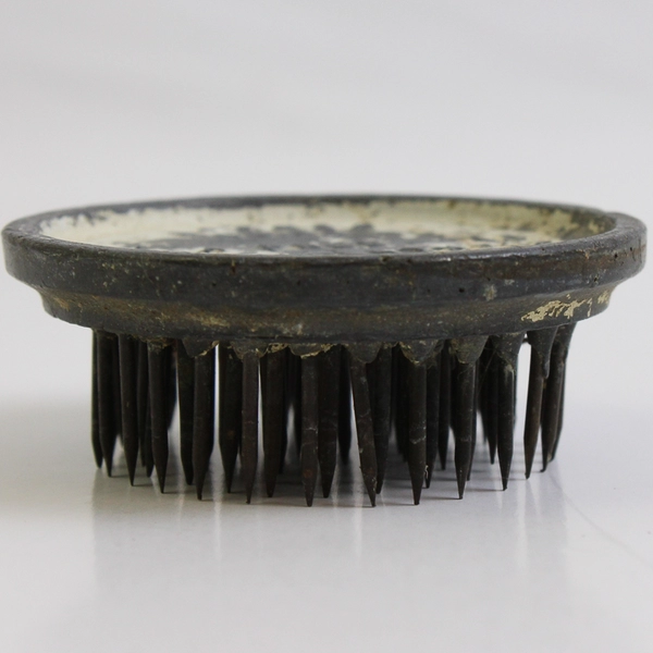 Flower Frog Dazey No. 52 Needle Sharp Heavy Metal Vintage 2" x 1"