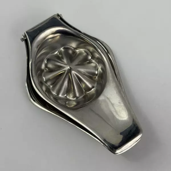 WMF Cromargan Polished Stainless Steel Lemon Citrus Squeezer Press Germany