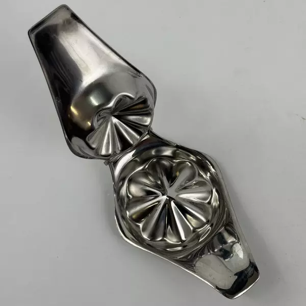 WMF Cromargan Polished Stainless Steel Lemon Citrus Squeezer Press Germany