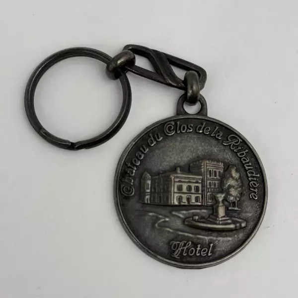 Chateau du Clos de la Ribaudiere Hotel Souvenir Keychain Key Ring France