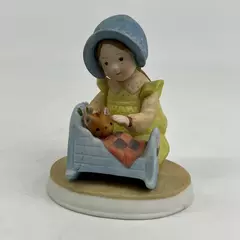 Precious Moments Holly Hobbie Collection Pleasant Dreams Girl and Kitty Figurine